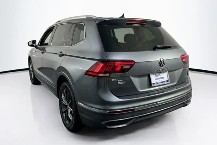 2022 Volkswagen Tiguan SE photo 1