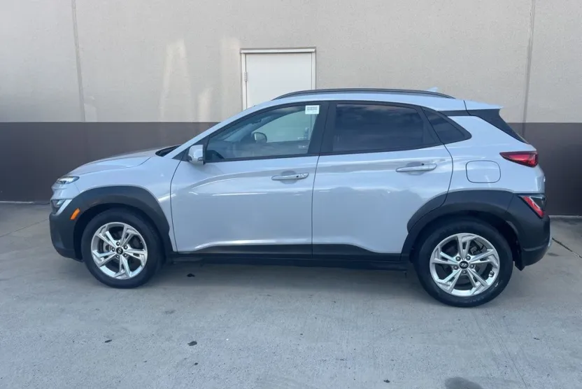 2022 Hyundai Kona SEL photo 1