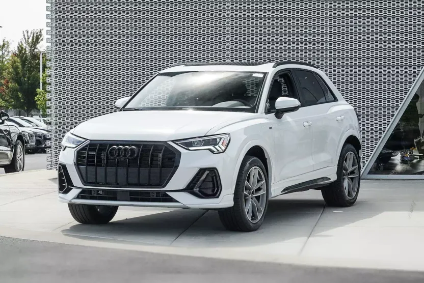 2024 Audi Q3 S line Premium Plus photo 1