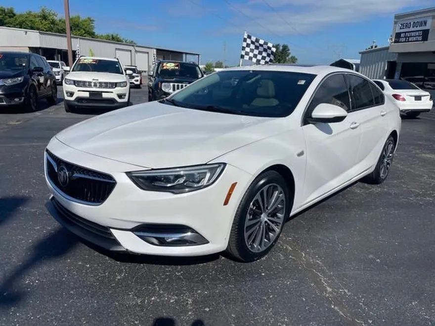 2018 Buick Regal Sportback Essence photo 1