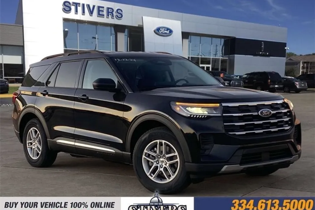 2025 Ford Explorer photo 1