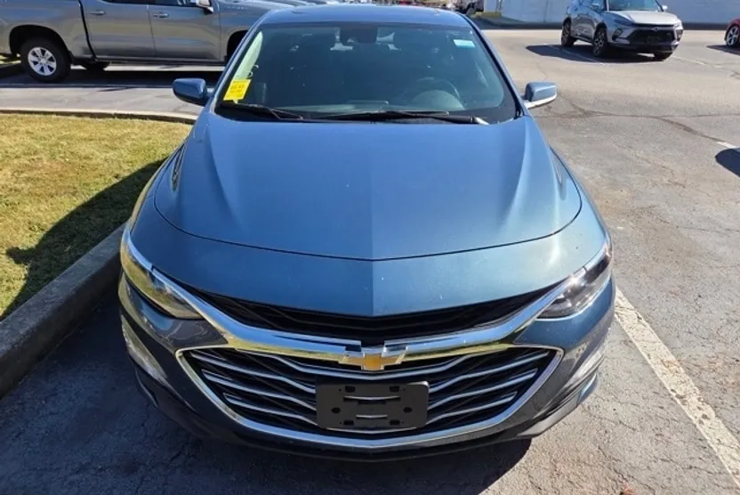 2024 Chevrolet Malibu 1LT photo 1