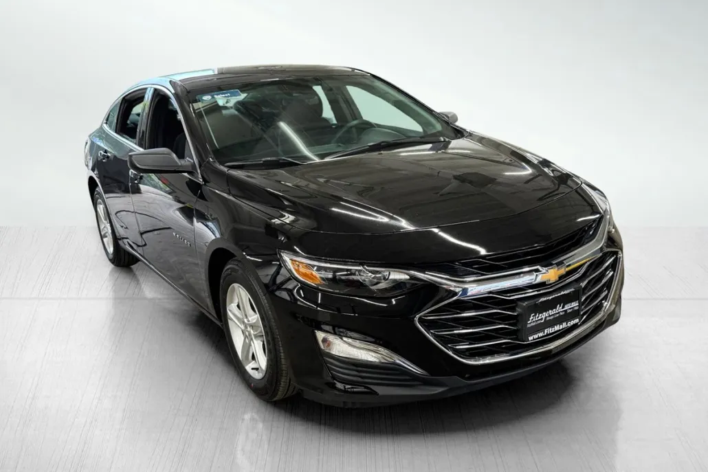 2023 Chevrolet Malibu LS photo 1