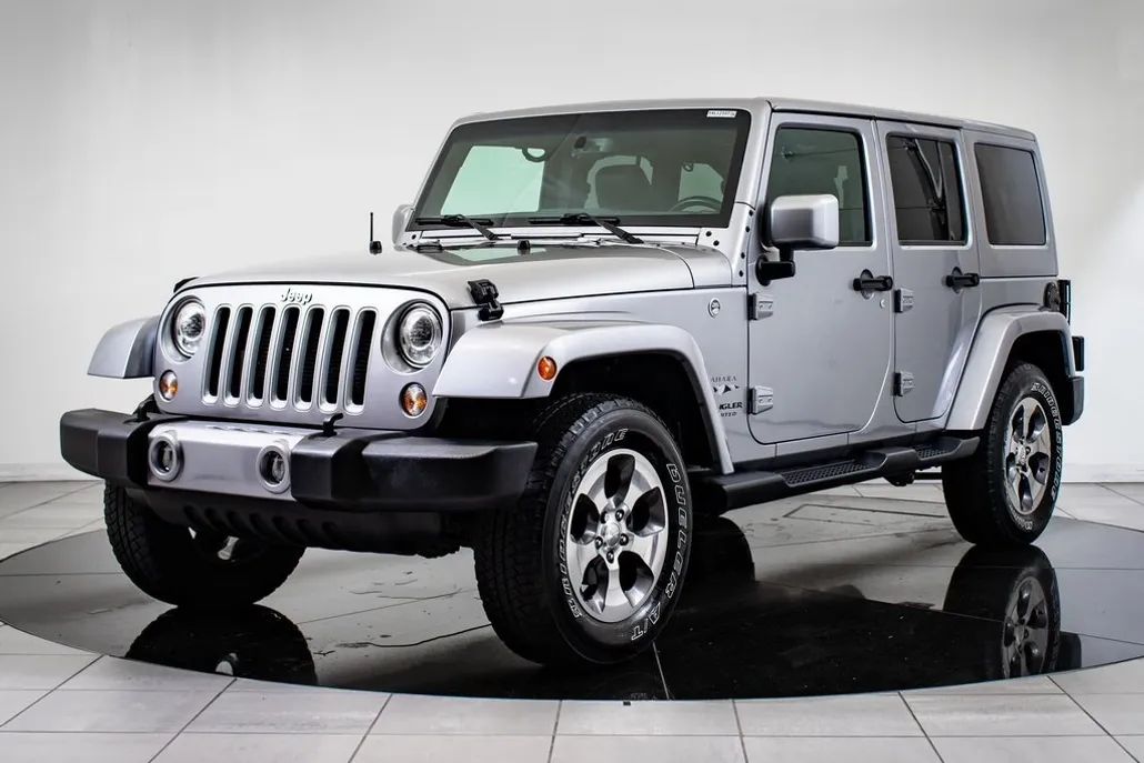 2017 Jeep Wrangler Unlimited Sahara photo 1