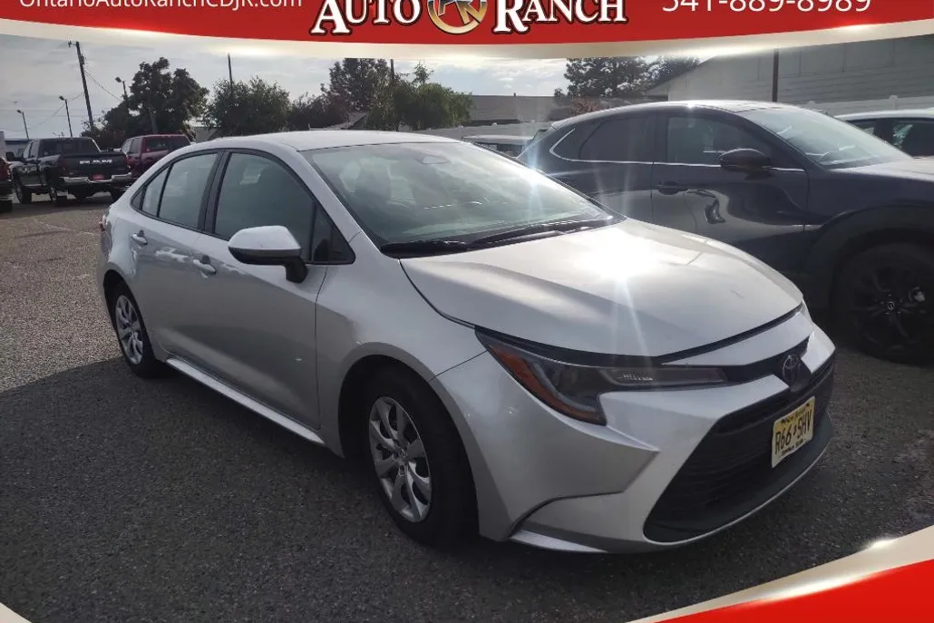 2023 Toyota Corolla LE photo 1