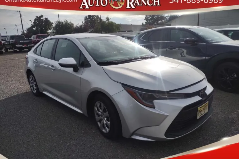 2023 Toyota Corolla LE photo 1