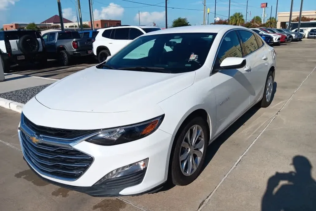 2024 Chevrolet Malibu 1LT photo 1