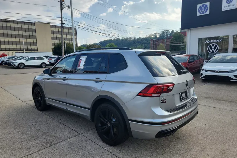 2023 Volkswagen Tiguan SE R-Line Black photo 1