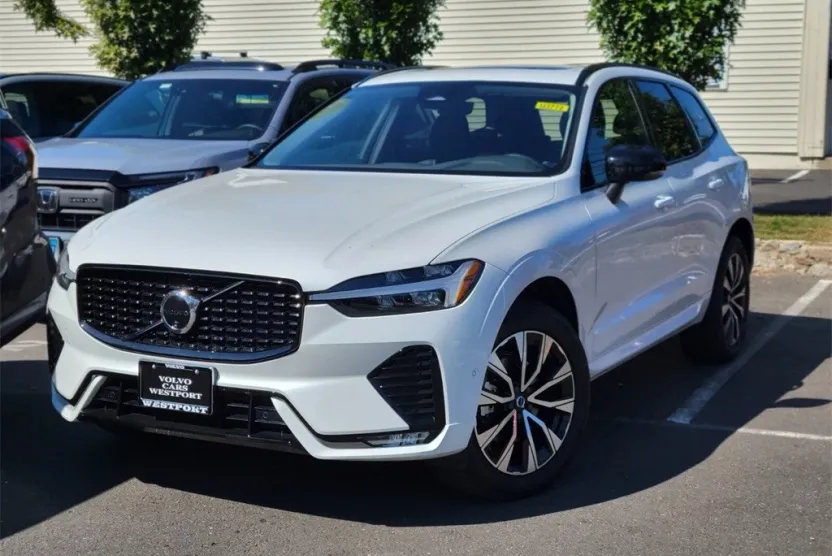 2025 Volvo XC60 B5 Plus photo 1