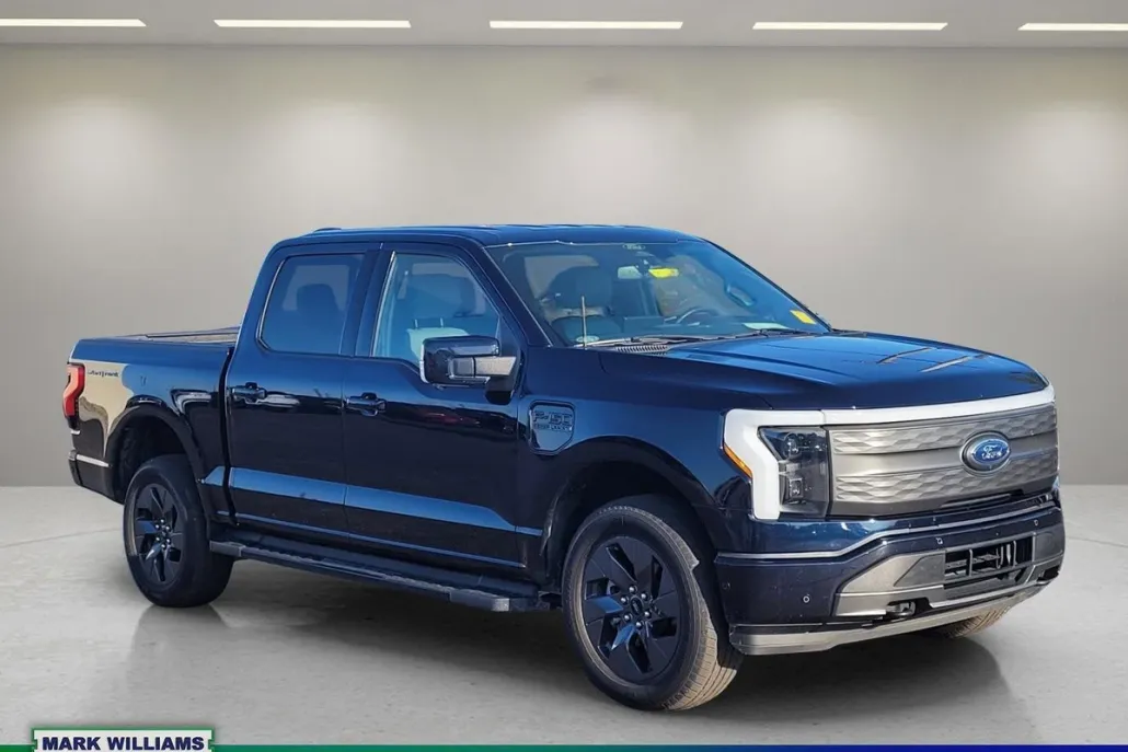2022 Ford F-150 Lightning Lariat photo 1