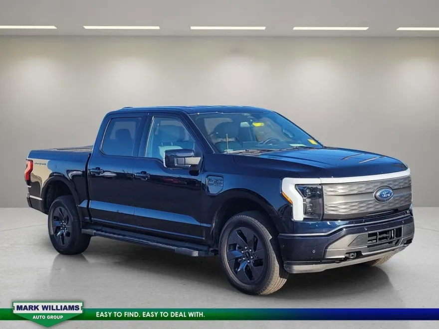 2022 Ford F-150 Lightning Lariat photo 1