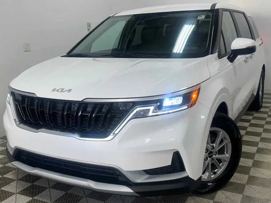 2022 Kia Carnival LXS photo 1