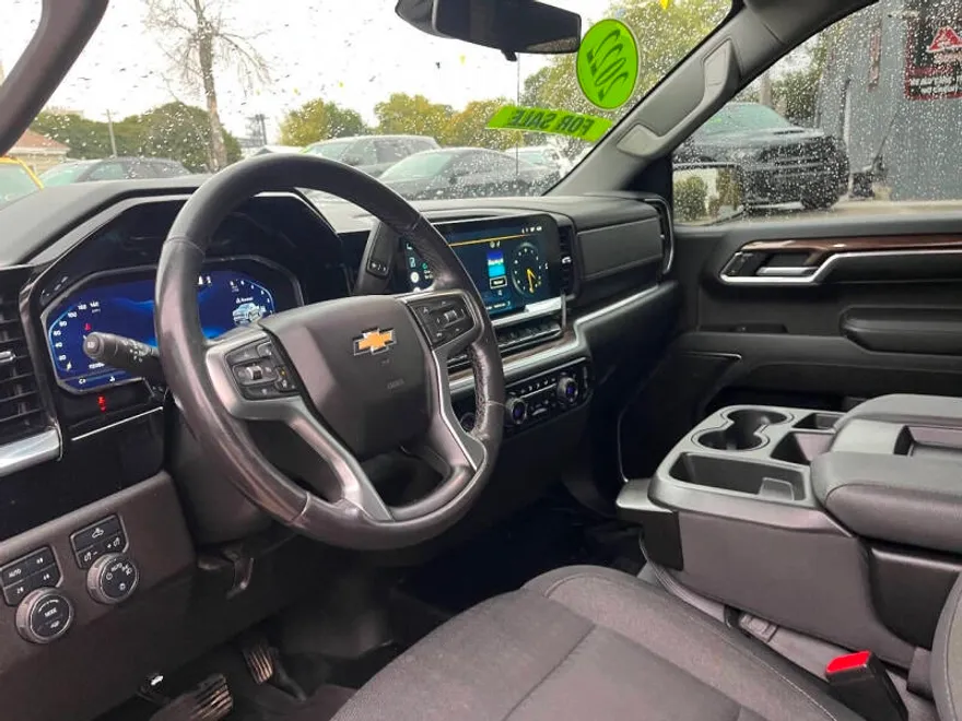 2022 Chevrolet Silverado 1500 LT photo 1