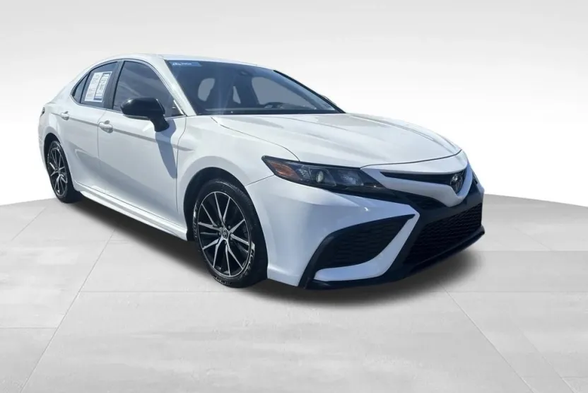 2022 Toyota Camry SE photo 1
