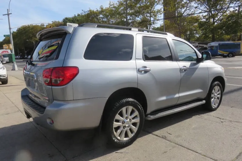 2016 Toyota Sequoia Platinum photo 1
