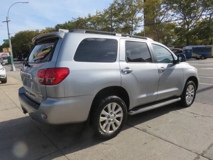 2016 Toyota Sequoia Platinum photo 1