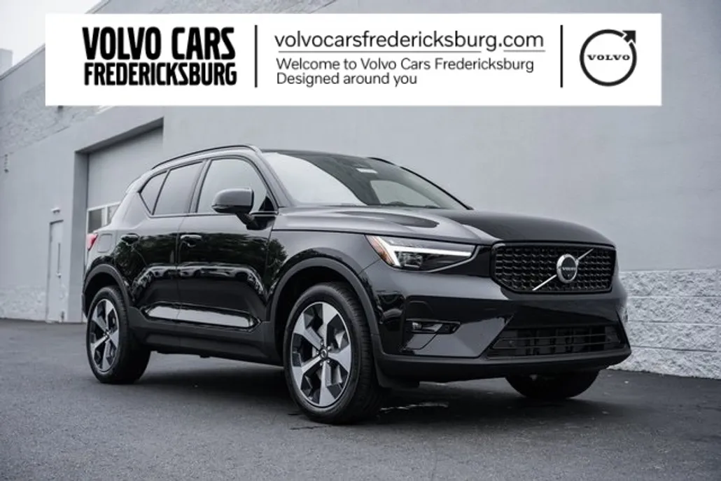 2026 Volvo XC40 AWD Plus photo 1