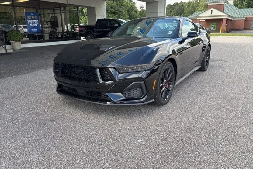 2025 Ford Mustang GT Premium photo 1