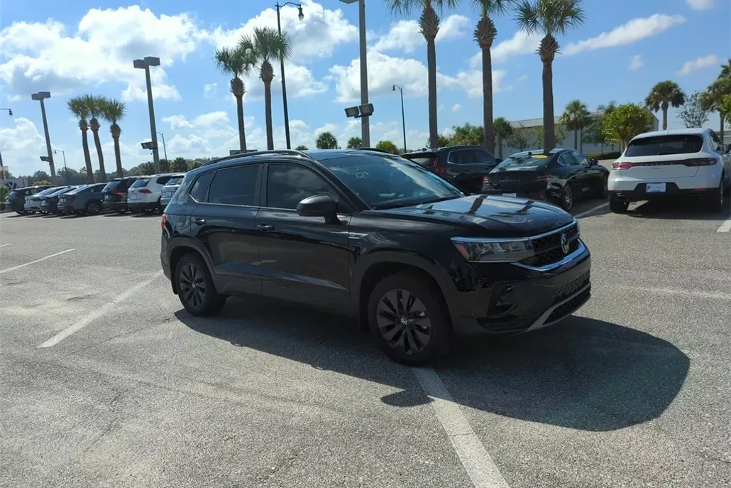 2023 Volkswagen Taos S photo 1