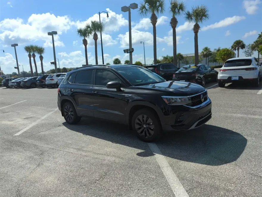 2023 Volkswagen Taos S photo 1