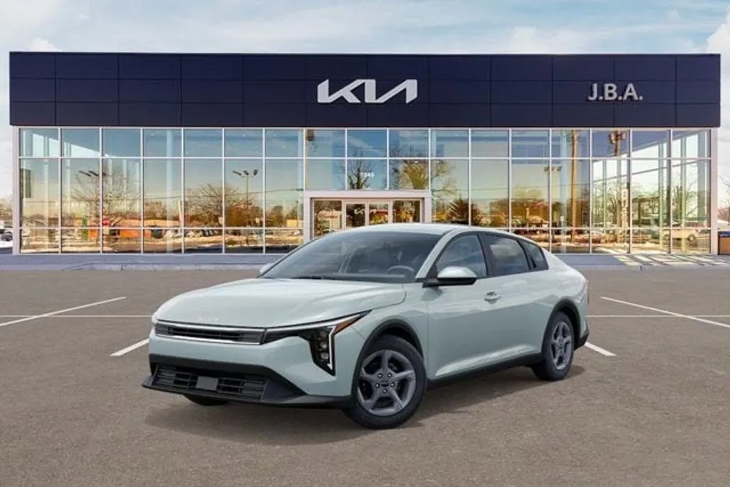 2025 Kia K4 LXS photo 1