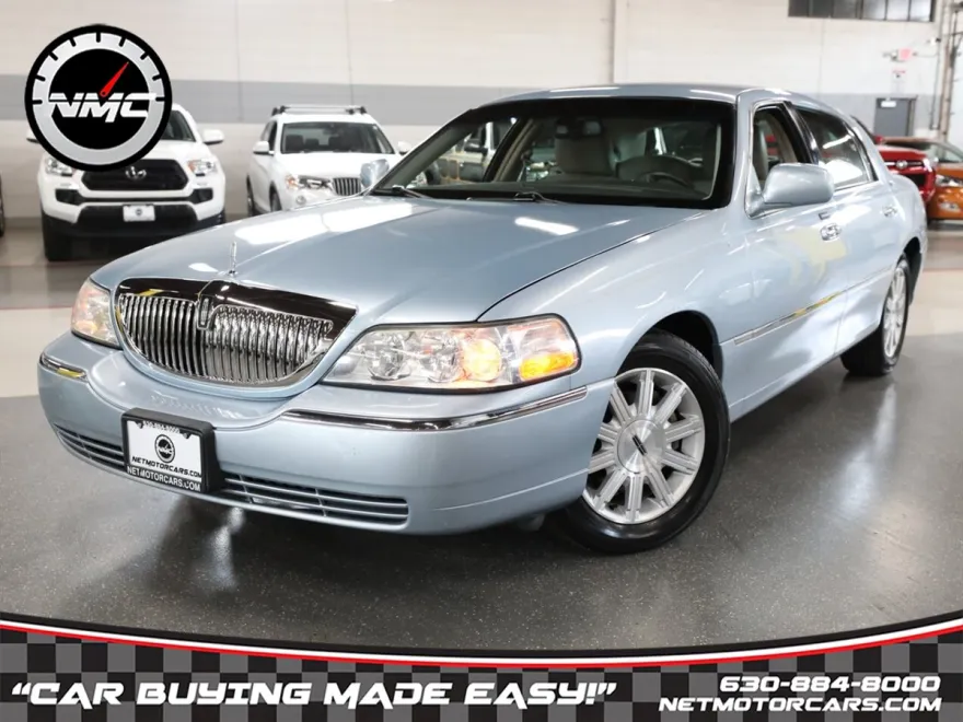 2011 Lincoln Town Car Signature Limited photo 1