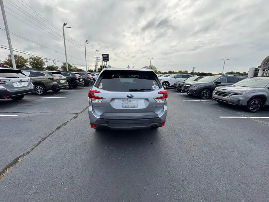 2021 Subaru Forester Premium photo 1