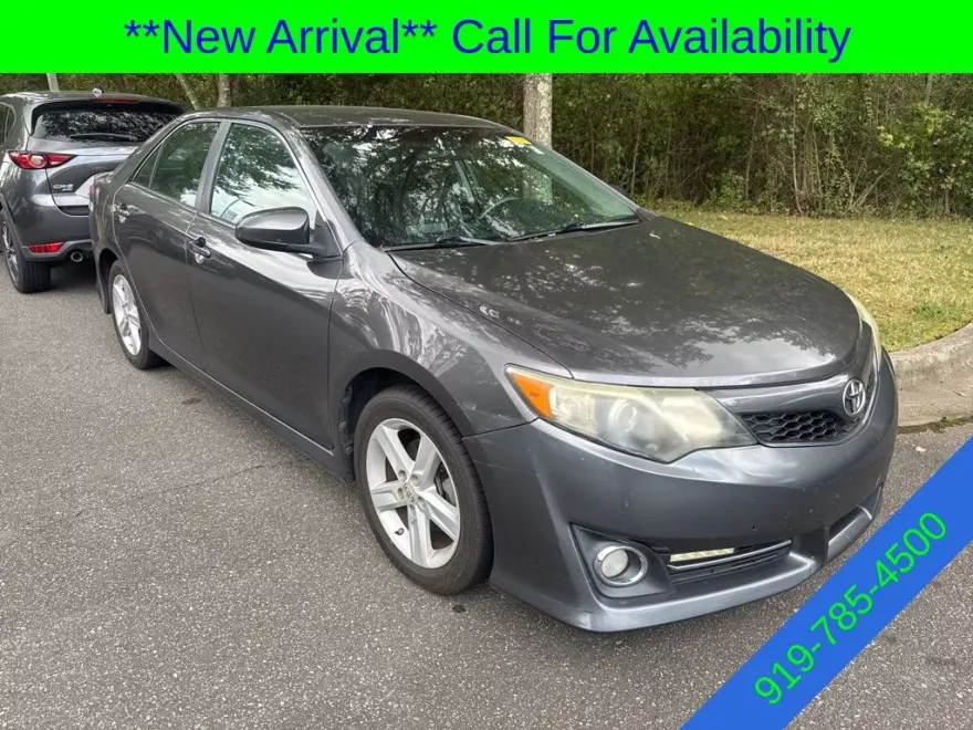 2013 Toyota Camry SE photo 1