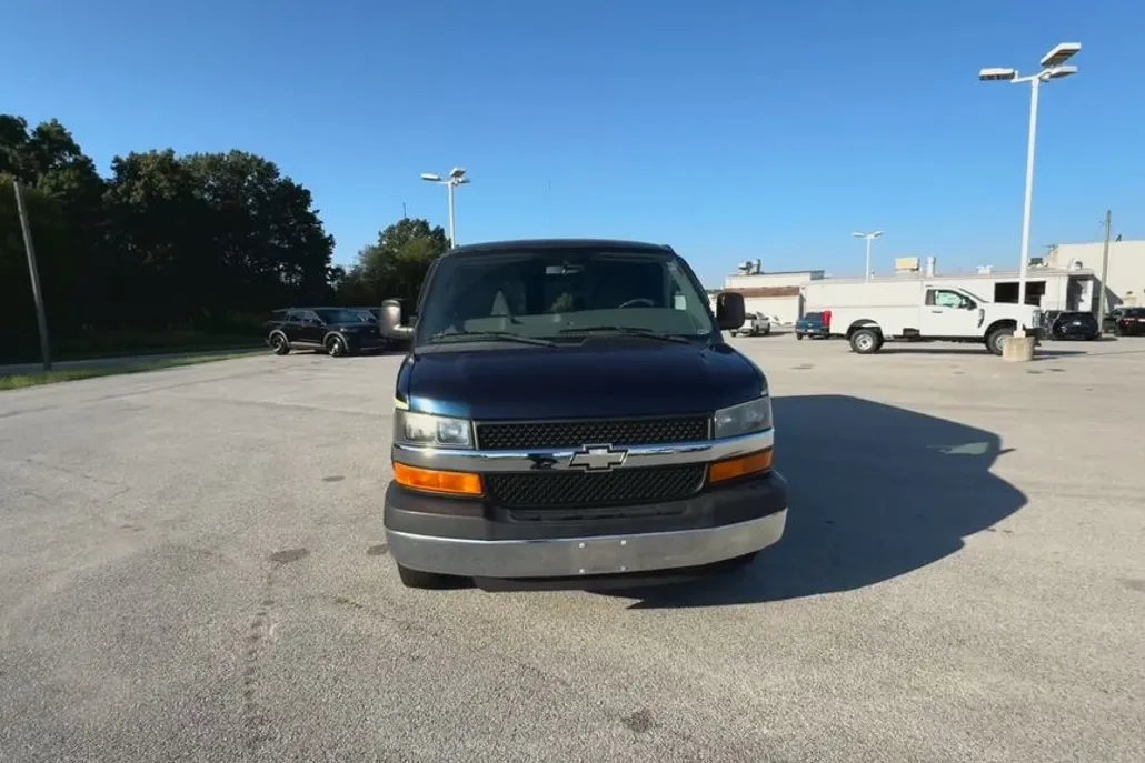 2012 Chevrolet Express 2500 Work Van photo 1