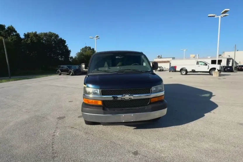 2012 Chevrolet Express 2500 Work Van photo 1