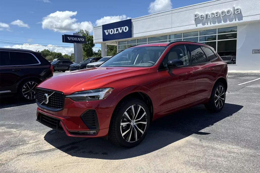 2025 Volvo XC60 B5 Plus photo 1