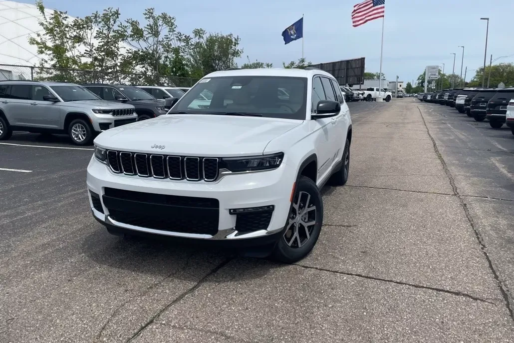 2025 Jeep Grand Cherokee Limited photo 1