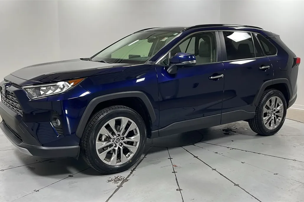2019 Toyota RAV4 Limited photo 1