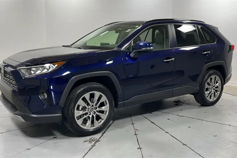2019 Toyota RAV4 Limited photo 1