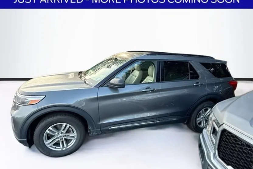 2022 Ford Explorer XLT photo 1