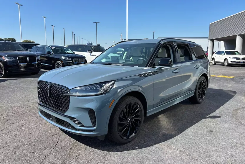 2025 Lincoln Aviator Reserve photo 1