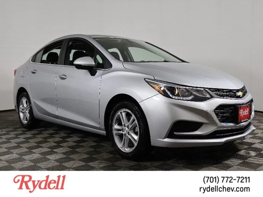 2018 Chevrolet Cruze LT photo 1