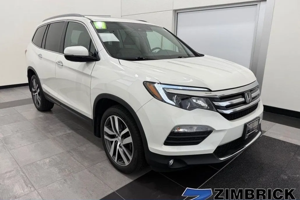 2017 Honda Pilot Elite photo 1