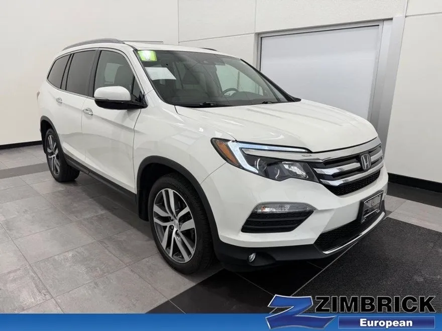 2017 Honda Pilot Elite photo 1
