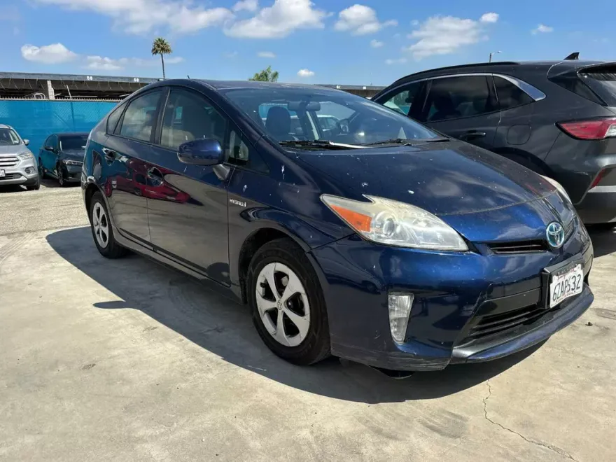 2013 Toyota Prius Two photo 1