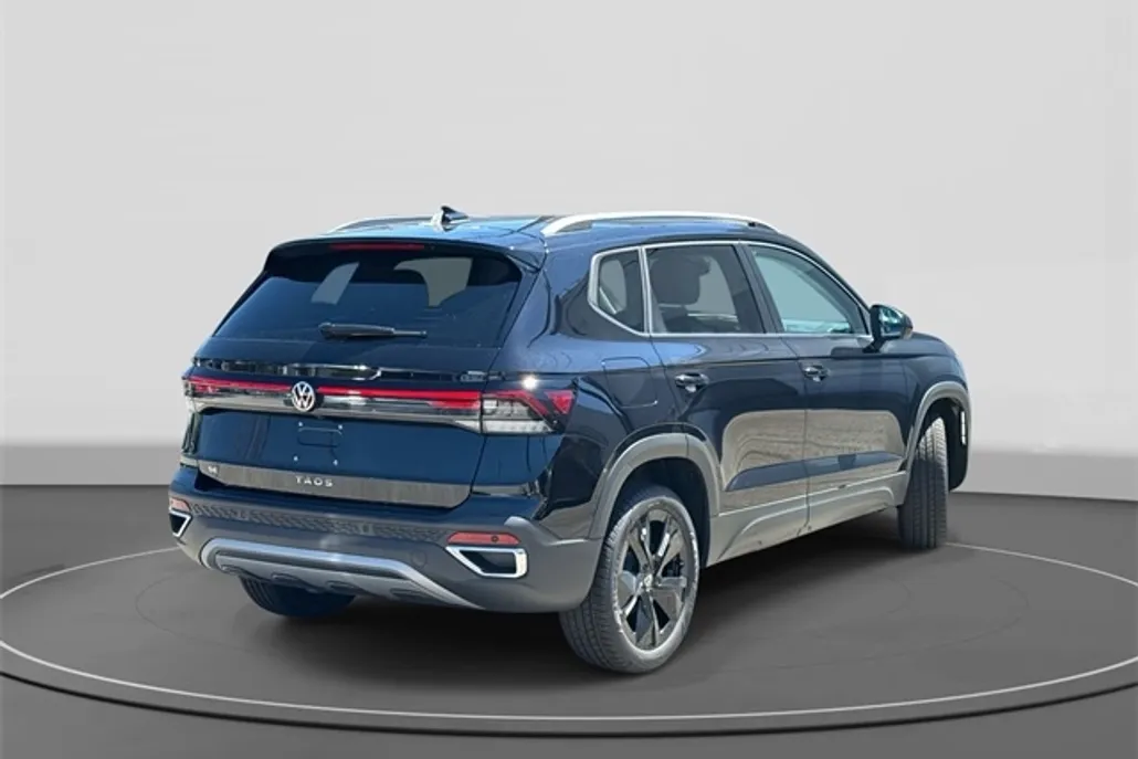 2025 Volkswagen Taos SE photo 1