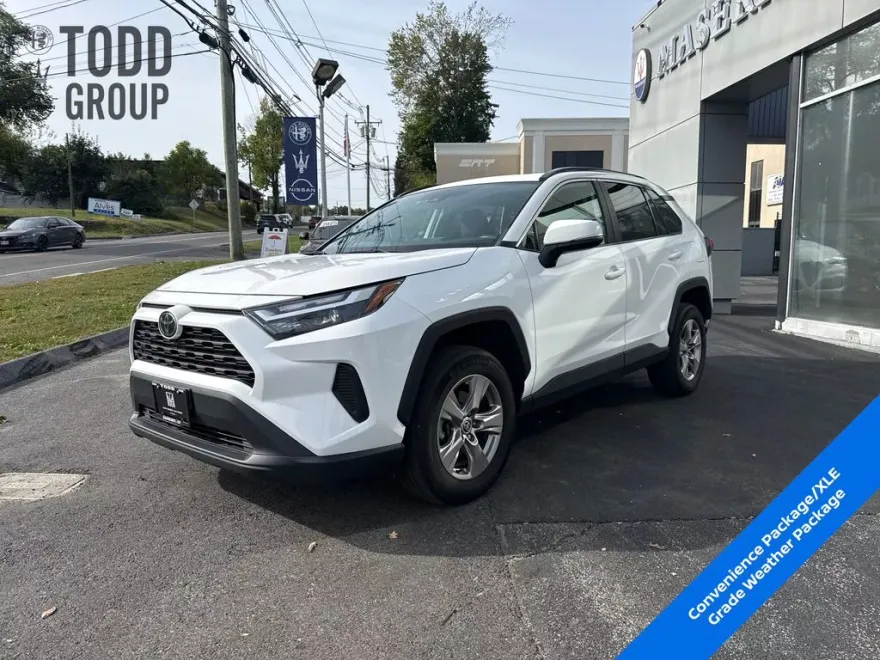 2023 Toyota RAV4 XLE photo 1