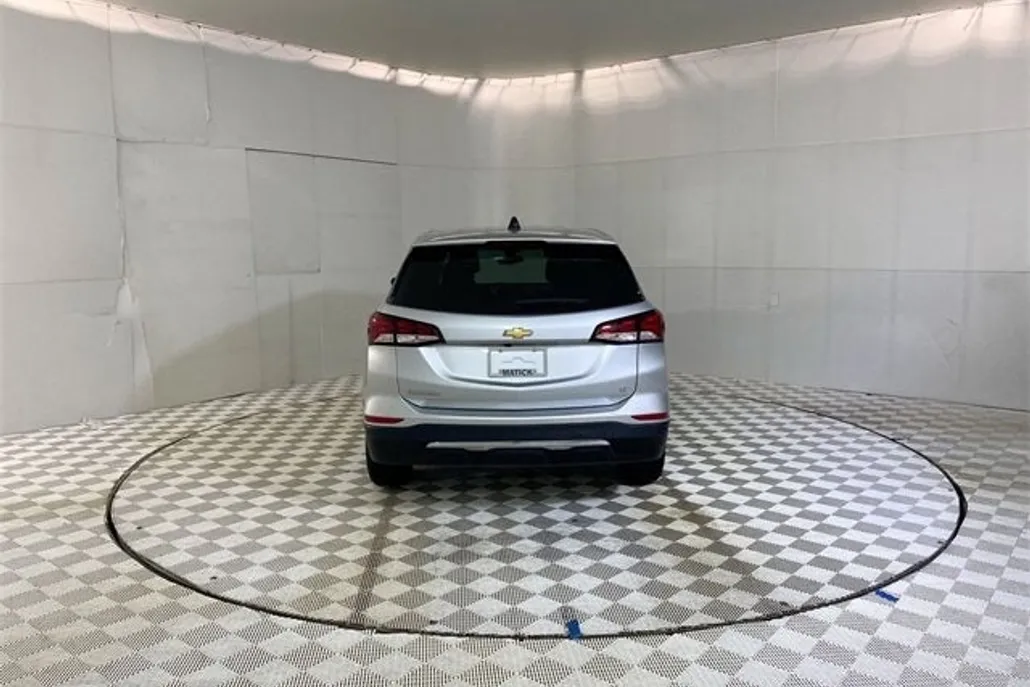2022 Chevrolet Equinox LT photo 1
