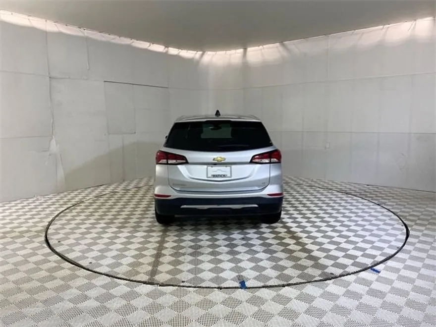 2022 Chevrolet Equinox LT photo 1