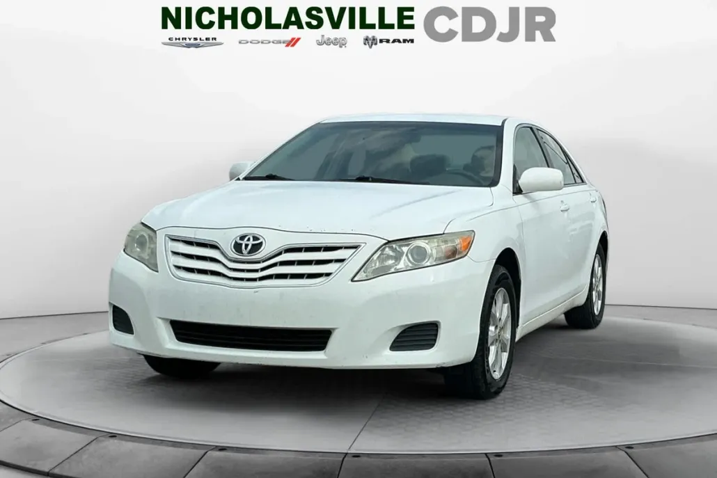 2011 Toyota Camry LE photo 1