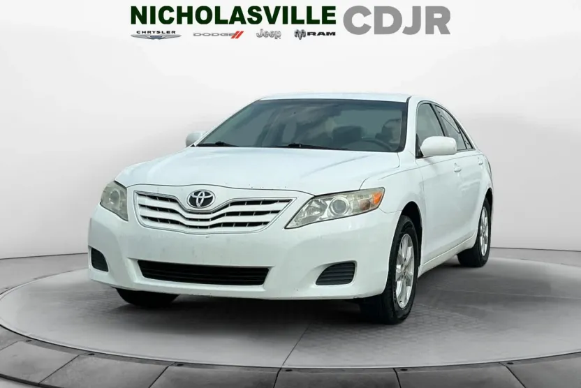 2011 Toyota Camry LE photo 1