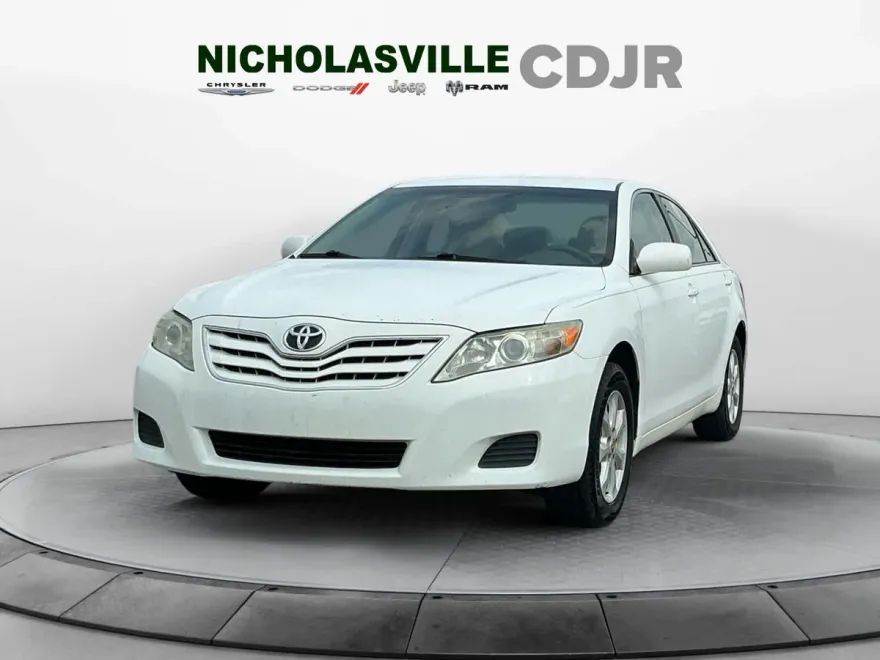 2011 Toyota Camry LE photo 1