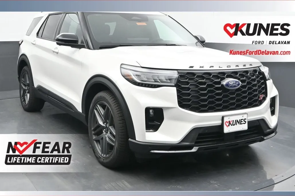 2025 Ford Explorer ST photo 1