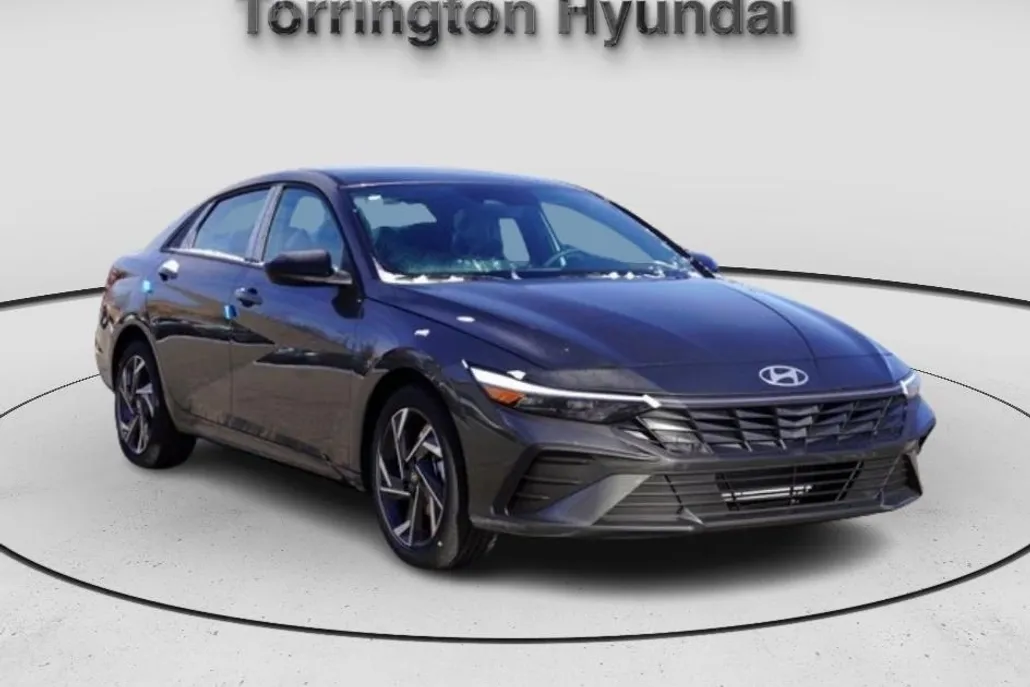 2025 Hyundai Elantra SEL Sport photo 1