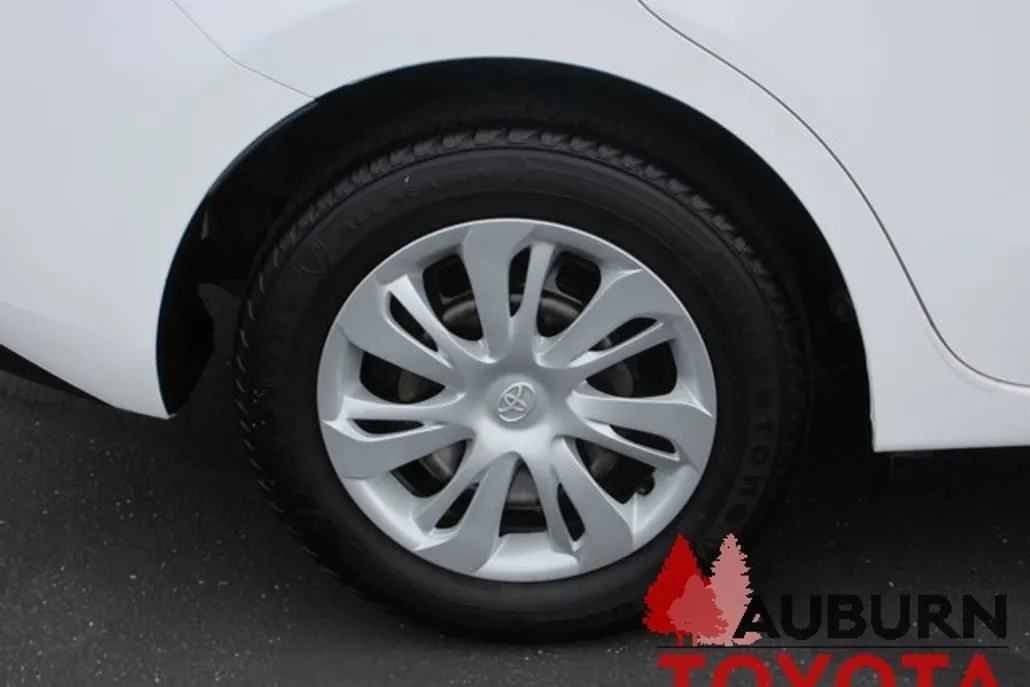 2019 Toyota Yaris L photo 1